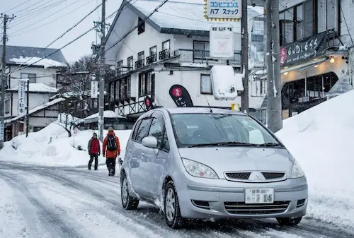 白馬のコンパクトカーレンタル — 5人乗り・燃費良好・4WDスタッドレスタイヤ装備